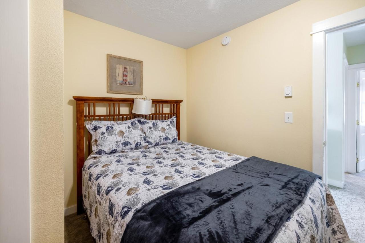 Captain'S Quarters And Cabins Depoe Bay Habitación foto