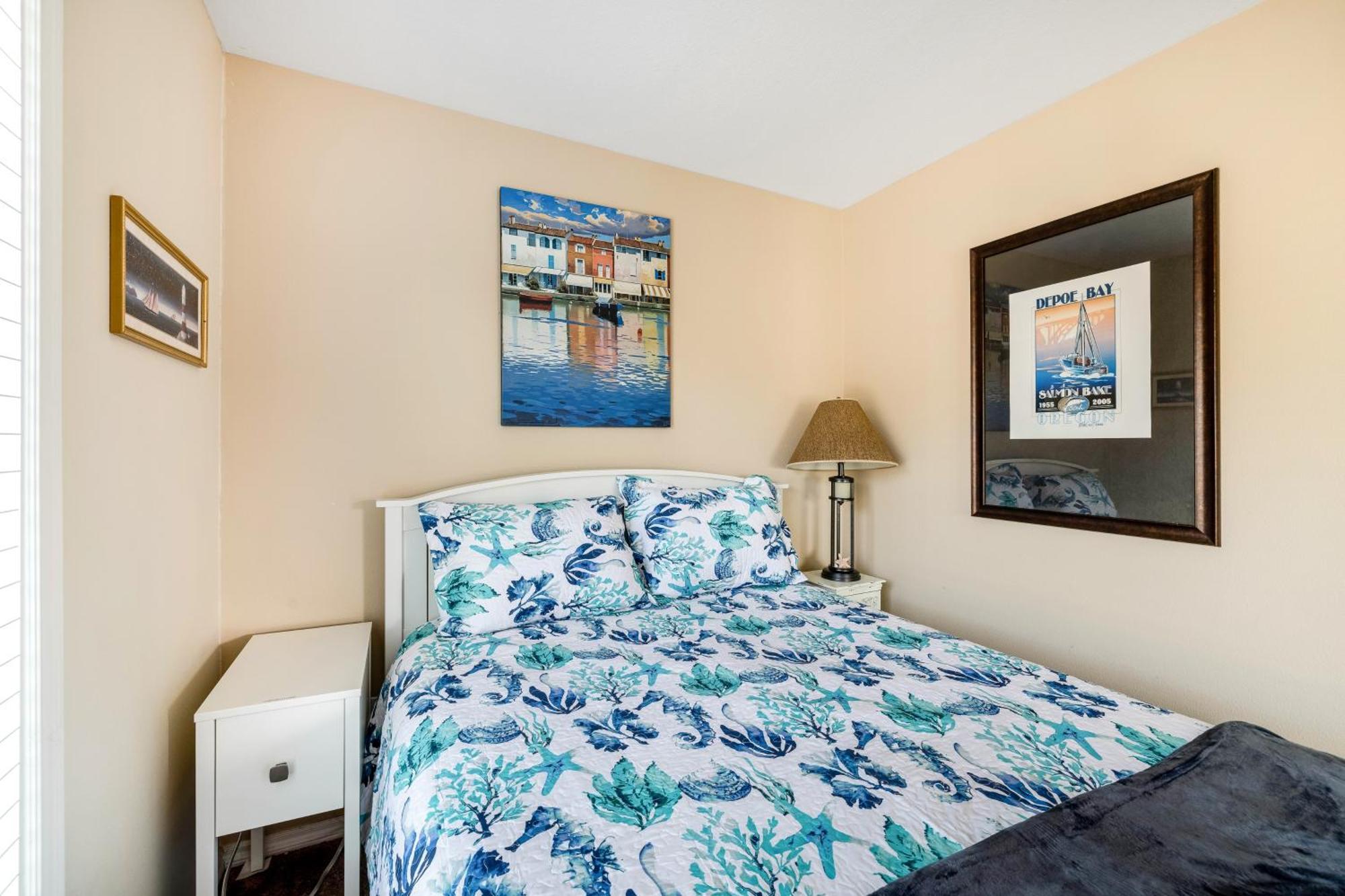 Captain'S Quarters And Cabins Depoe Bay Habitación foto