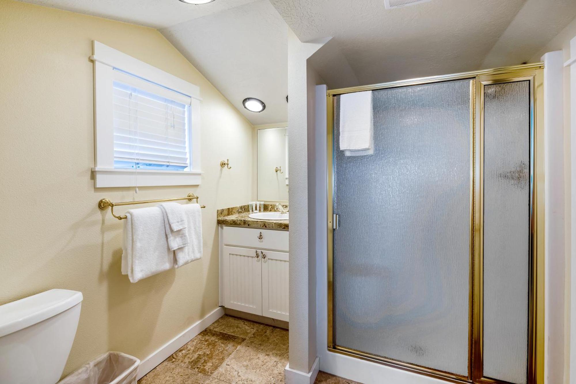 Captain'S Quarters And Cabins Depoe Bay Habitación foto